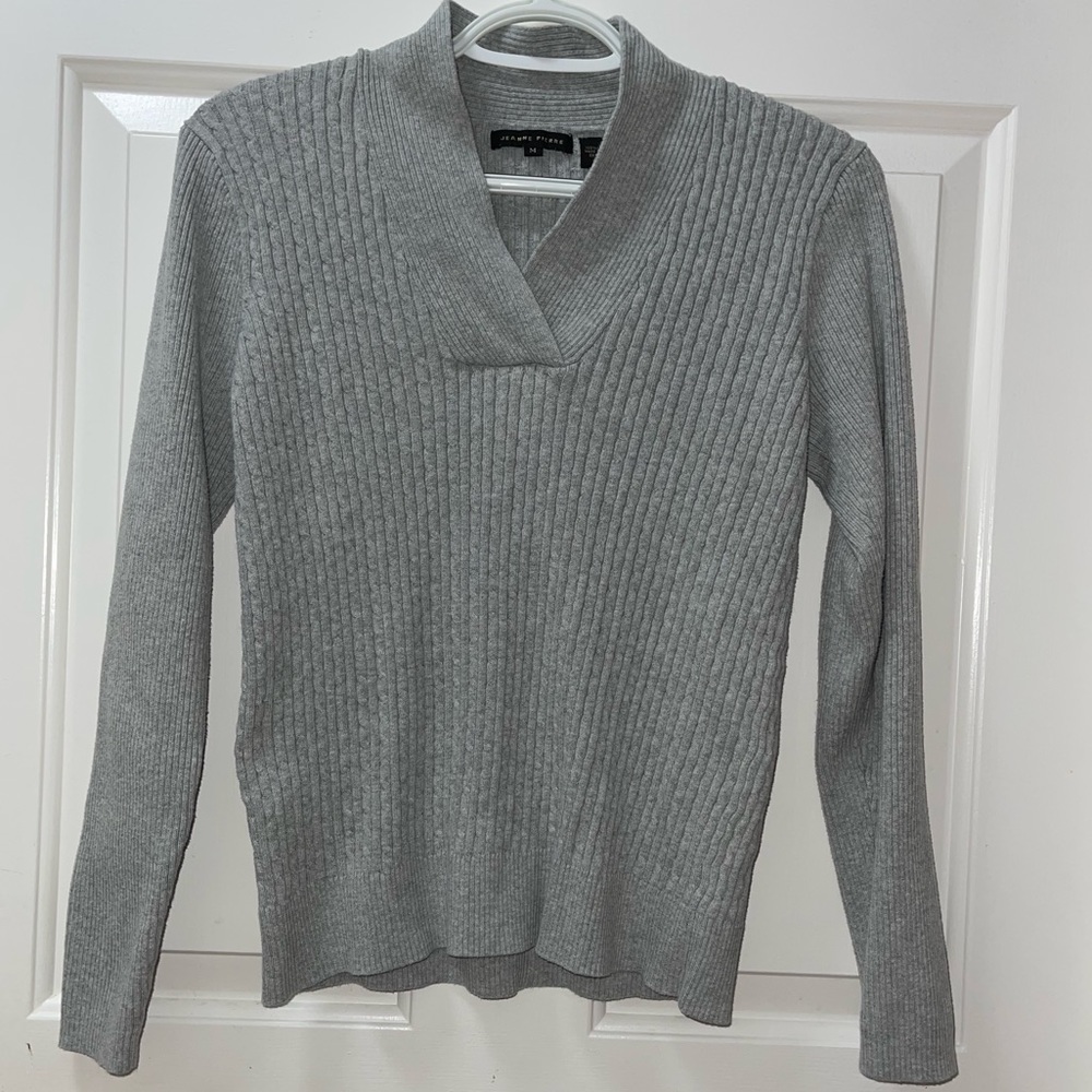 Jeanne Pierre light grey sweater size M